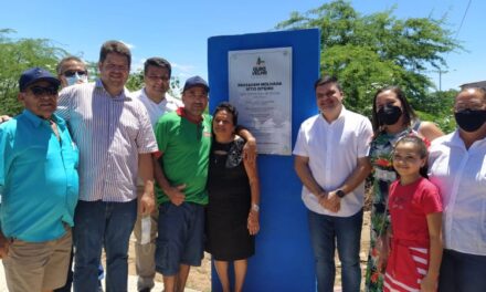 Prefeito Augusto Valadares inaugura três passagens molhadas na zona rural do município