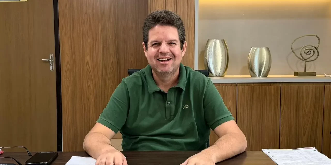 Prefeito de Ouro Velho comemora 100% de alfabetização e destaque do município no ICA 2025